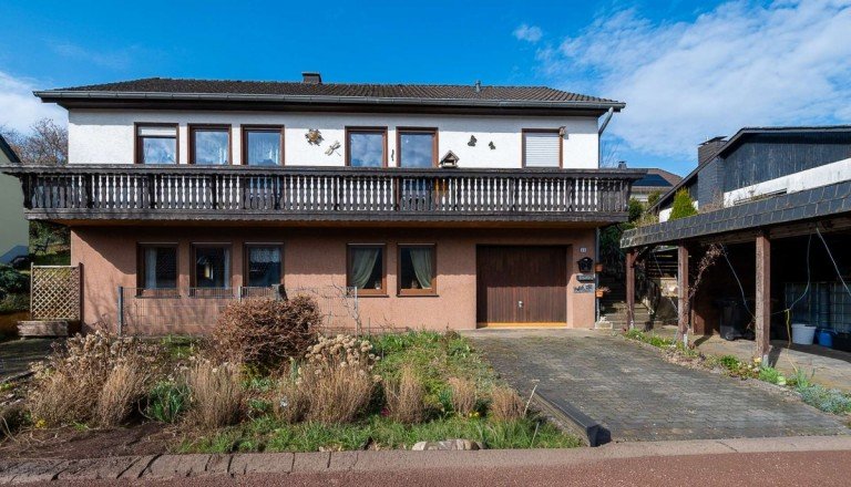 18368 Au�enansicht Birresborn Einfamilienhaus Freistehendes Einfamilienhaus mit Einliegerwohnung in Birresborn - mit Wintergarten & Garten