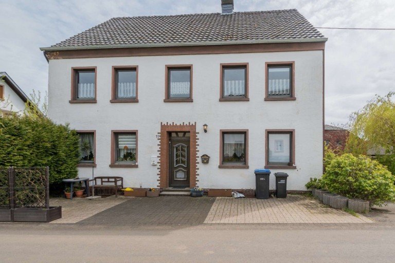 18235 Au�enansicht Gerolstein Einfamilienhaus Freistehendes Wohnhaus mit Garten in Gerolstein-Hinterhausen - sanierungsbed�rftig - PROVISIONSFREI