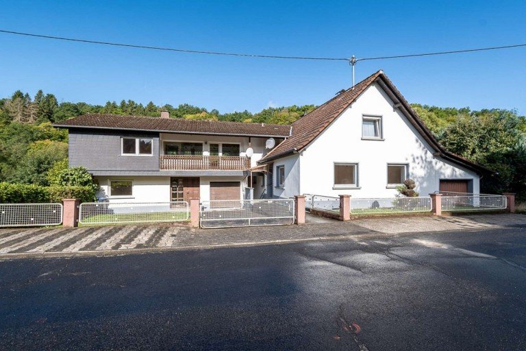 18326 Au�enansicht Pomster Einfamilienhaus NEUER PREIS! Freistehendes Doppel-Wohnhaus in Pomster - N�he N�rburgring - 2 Garagen - Waldblick