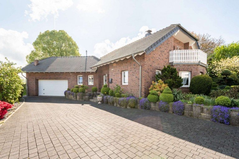 18305 Au�enansicht Daun Haus Freistehendes & hochwertiges Einfamilienhaus in Daun - BJ 1999 - Traumhafter Garten & Doppelgarage