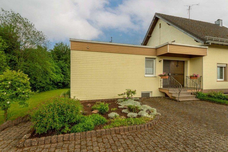 18120 Au�enansicht Birgel Einfamilienhaus Verkauft! Einfamilienhaus in Birgel - Privates Bieterverfahren