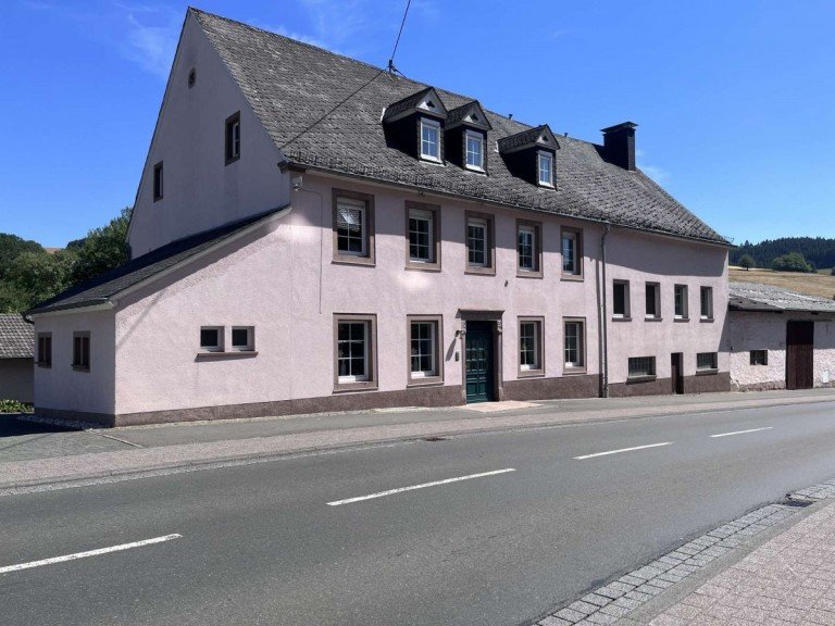 18129 Au�enansicht Balesfeld Ferienhaus Ferienhaus f�r gro�e Gruppen - Viel Platz f�r wenig Geld