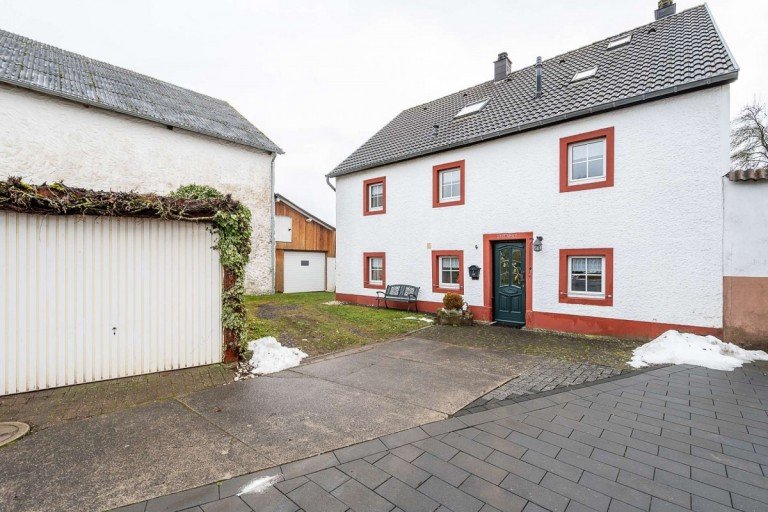 18362 Au�enansicht Birgel Einfamilienhaus Freistehendes Einfamilienhaus in Birgel - Brennstoffzellenheizung - 3 Schlafzimmer & 2 Badezimmer