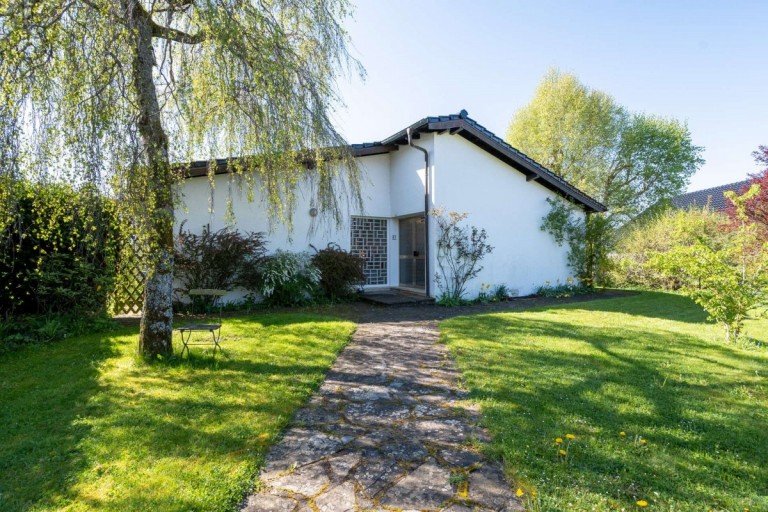 18299 Au�enansicht Gerolstein Haus Freistehender Bungalow in Gerolstein-Lissingen - Keller, Dachspeicher & Garage - toller Garten
