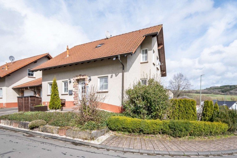 18165 Au�enansicht Daun Einfamilienhaus Gepflegtes, freistehendes Einfamilienhaus mit Einliegerwohnung in Daun-Steinborn! - PROVISIONSFREI