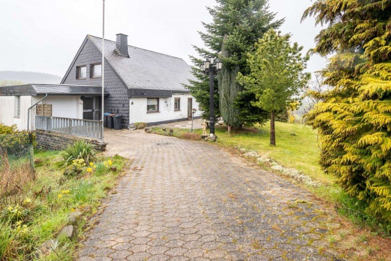18170 Au�enansicht Boos Haus Freistehendes, ruhig gelegenes Einfamilienhaus mit Pool, Weitblick & Garage in Boos - PROVISIONSFREI