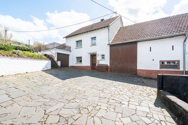 18376 Au�enansicht Rockeskyll Haus Einfamilienhaus mit 3 Garagen und Nebengeb�ude in Rockeskyll