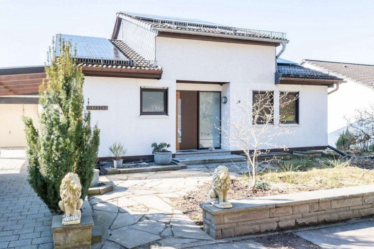 18289 Au�enansicht Gerolstein Haus Freistehendes Einfamilienhaus mit PV-Anlage, ELW & Garten in M�llenborn - Ebenerdiges Wohnen