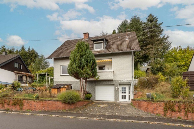 18145 Au�enansicht Deudesfeld Einfamilienhaus NEUER PREIS! Freistehendes Einfamilienhaus in Deudesfeld - renovierungsbed�rftig