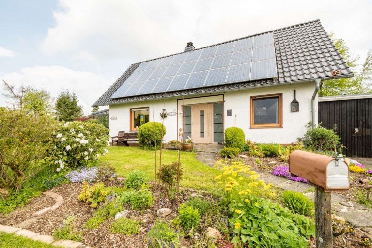 Hausansicht Stadtkyll Einfamilienhaus Freistehendes Landhaus mit Garten und Photovoltaikanlage in Sch�nfeld - PROVISIONSFREI