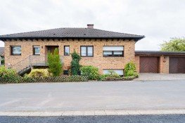 Hauptbild Freistehendes Einfamilienhaus in Dreis-Brück I Ebenerdiges Wohnen I 2 Garagen I Garten mit Fernblick