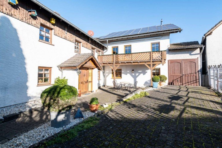 18270 Au�enansicht Darscheid Haus Zwei Einfamilienh�user mit hochwertiger Ausstattung - zusammen/getrennt nutzbar - Photovoltaik&Ofen