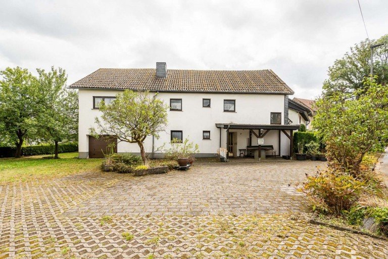 18399 Au�enansicht Kalenborn-Scheuern Haus PROVISIONSFREI! Freistehendes Einfamilienhaus in Kalenborn-Scheuern I 3 Schlafzimmer I Garten