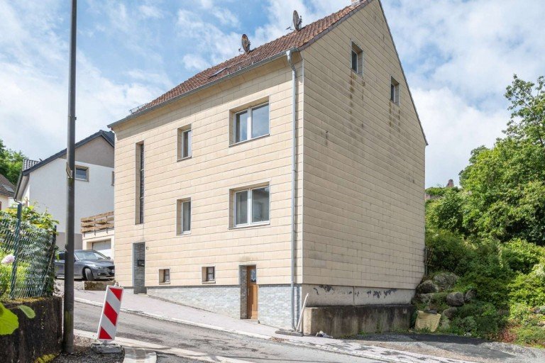 18233 Au�enansicht Gerolstein Zweifamilienhaus Freistehendes Zweifamilienhaus - gro�es Grundst�ck - Zentrale Lage - in Gerolstein - PROVISIONSFREI