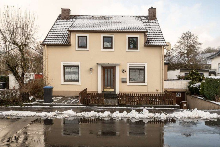 18278 Ansicht Gerolstein Einfamilienhaus Freistehendes Einfamilienhaus mit Garten in Gerolstein - sanierungsbed�rftig - PROVISIONSFREI