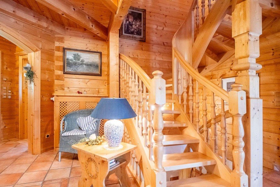 18383 Treppe ins OG Haus Rockeskyll