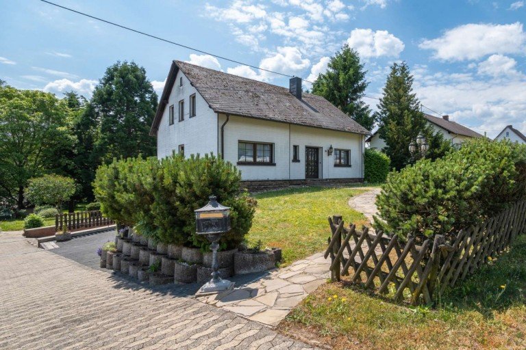 18181 Au�enbild Berndorf Einfamilienhaus Freistehendes Einfamilienhaus mit Einliegerwohnung in Berndorf - PROVISIONSFREI