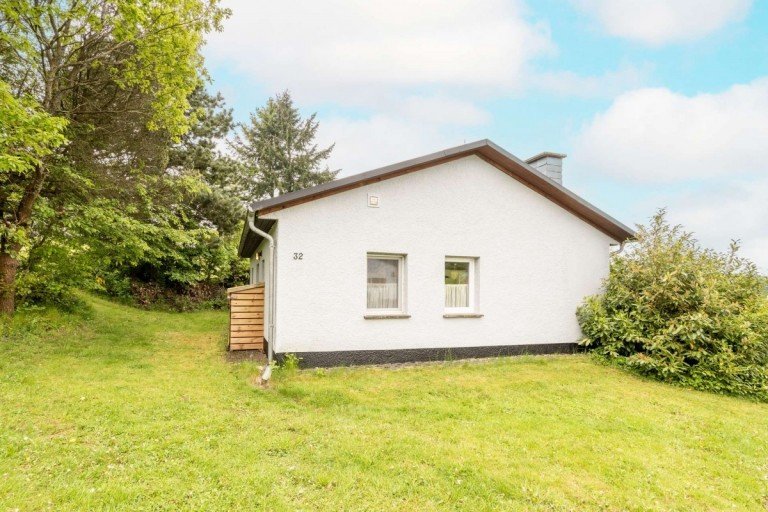 18236 Au�enansicht Daun Einfamilienhaus Freistehender Bungalow im Feriendorf Dronkehof in Daun - Pelletofen - PROVISIONSFREI