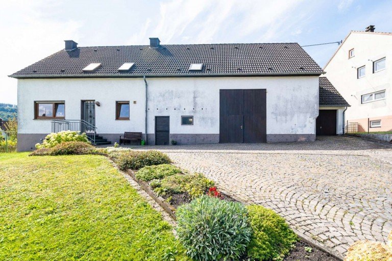 18338 Au�enansicht Wallenborn Haus Neuer Preis! Freistehendes Einfamilienhaus in Wallenborn - Scheune mit Platz f�r Camper & Garage