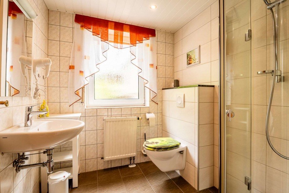 18380 Badezimmer EG Haus Rockeskyll