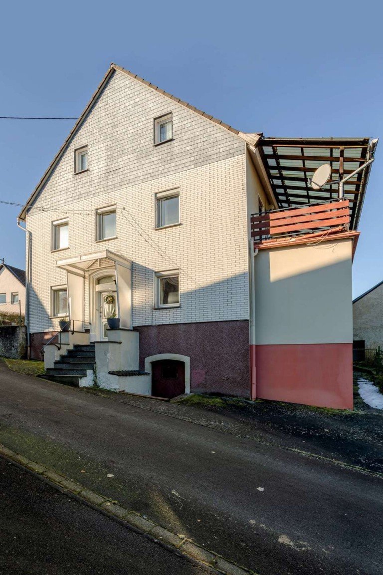 18100. Au�enansicht Oberstadtfeld Einfamilienhaus Verkauft! Freistehendes Einfamilienhaus in Oberstadtfeld - privates Bieterverfahren