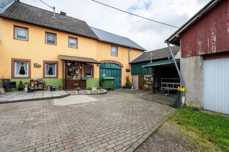 18339 Au�enansicht Ellscheid Haus Einfamilienhaus in Ellscheid - Garten & Terrasse - Scheune/Garage & Werkstatt