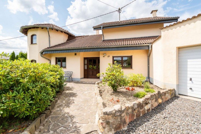 18247 Au�enansicht Morbach Haus Freistehendes Traumhaus - Terrasse & Garten mit Grillplatz - Galerie - Doppelgarage - PROVISIONSFREI