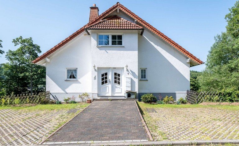 18359 Au�enansicht J�nkerath Erdgeschosswohnung Eigentumswohnung im EG mit Parkplatz in J�nkerath - 2 Schlafzimmer & Balkon - Ebenerdig