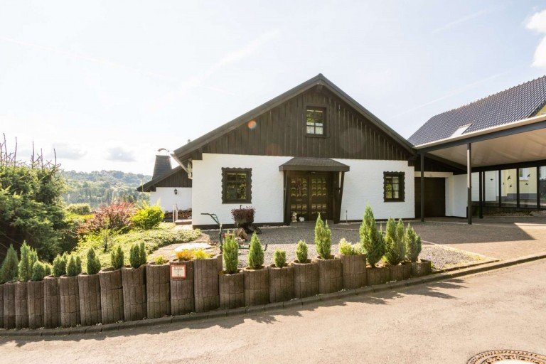 18254 Au�enansicht Gerolstein Haus Modernisiertes Einfamilienhaus in ruhiger Lage mit Garten & Garage in Gerolstein - PROVISIONSFREI