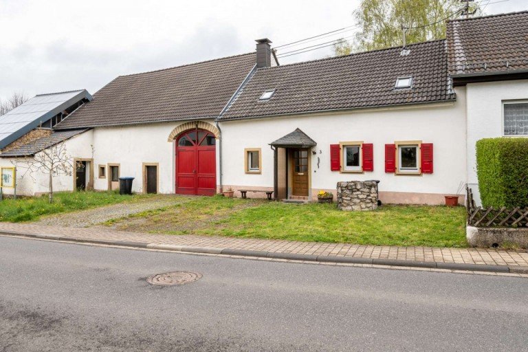 18301 Ansicht Berndorf Haus Bauernhaus / Einfamilienhaus in Berndorf - �berdachte Terrasse & gro�er Garten - PROVISIONSFREI