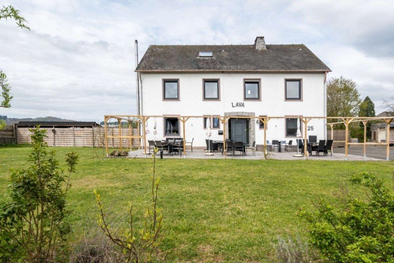 18300 Au�enansicht Manderscheid Haus NEUER PREIS! Freistehendes Wohnhaus in Manderscheid - ehemalige Gastst�tte - mit Biergarten