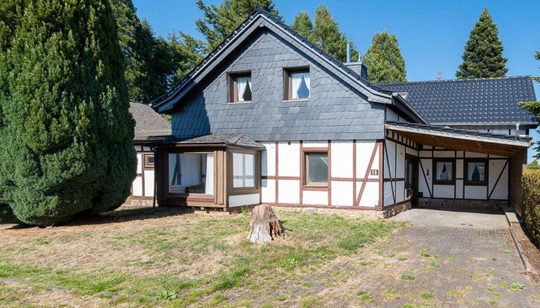 18404 Au�enansicht Bettenfeld Einfamilienhaus Massives Fachwerkhaus mit 4 Schlafzimmern in Bettenfeld I Garten & Terrasse I Garage & Carport