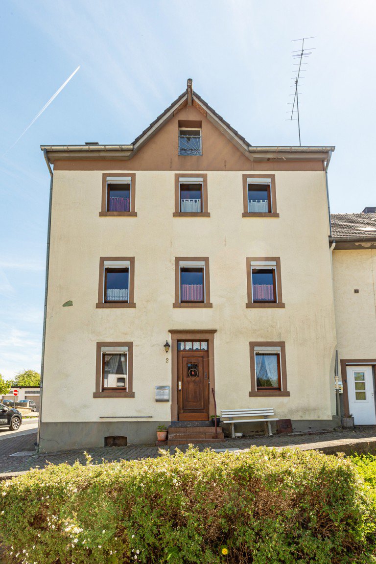18050 Au�enansicht Dahlem Zweifamilienhaus Ausbaubares Zweifamilienhaus in Schmidtheim
