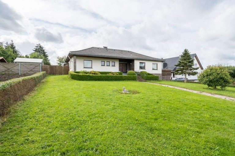 18258 Au�enansicht Darscheid Bungalow Freistehender Bungalow mit sch�nem Grundst�ck und Wintergarten in Darscheid - PROVISIONSFREI