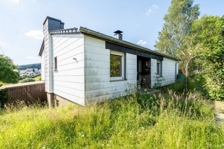18242 Au�enansicht Wallenborn Einfamilienhaus Freistehendes Einfamilienhaus in ruhiger Ortslage in Wallenborn - PROVISIONSFREI