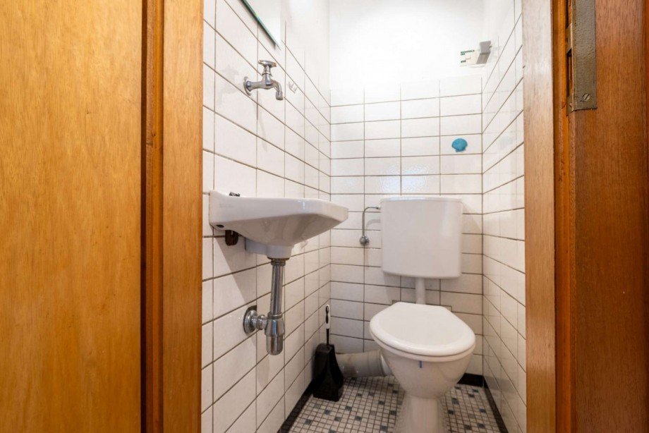 18378 G�ste-WC Haus Pelm