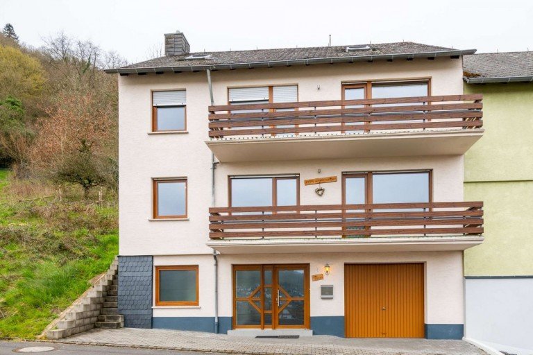 18172 Au�enansicht Kr�v Reihenendhaus Hochwertig ausgestattet! Einfamilienhaus mit Blick auf Mosel & Weinberge in K�venig - PROVISIONSFREI