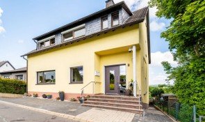 Hauptbild NEUER PREIS! Freistehendes Ein-/ Mehrfamilienhaus in Schüller I Solaranlage I Garten & Terrasse