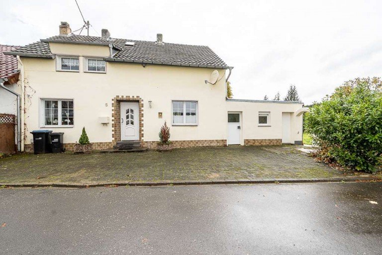 18348 Ansicht Hillesheim Einfamilienhaus Einfamilienhaus mit Garage und Werkstatt - 3 Schlafzimmer & 2 Badezimmer - Pelletofen