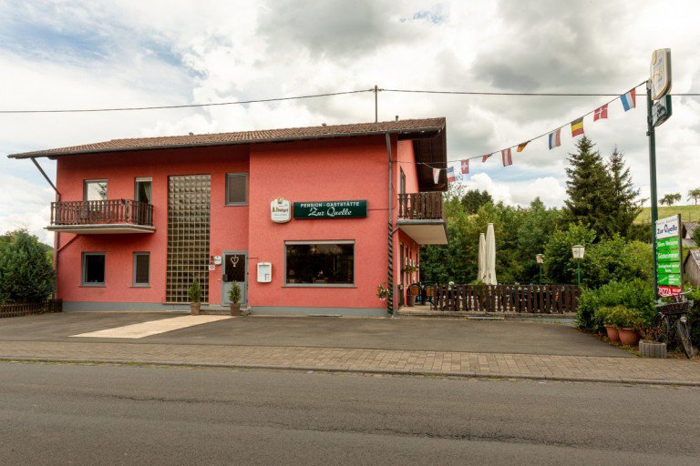 18053 Au�enansicht Deudesfeld Pensionen Pension-Gastst�tte Zur Quelle