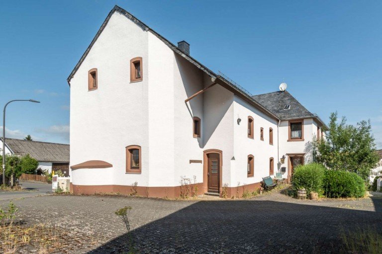 18179 Au�enansicht Wallersheim Zweifamilienhaus Freistehendes Zweifamilienhaus mit Scheune in Wallersheim - PROVISIONSFREI