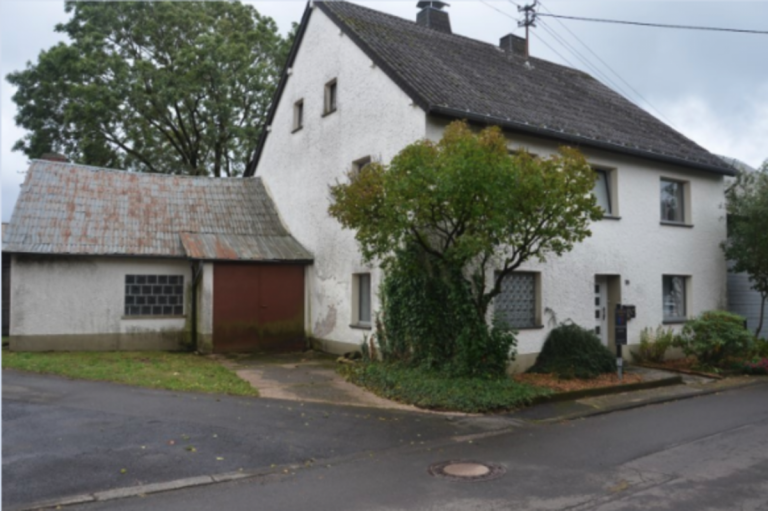 18037 Au�enbild Hellenthal Einfamilienhaus Sanierungsbed�rftiges Wohnhaus in Hellenthal