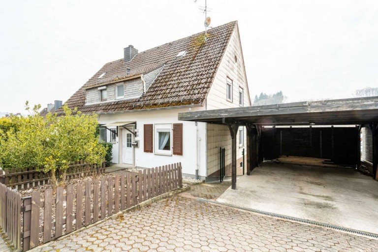 18295 Au�enansicht J�nkerath Haus Doppelhaush�lfte in J�nkerath - Erdgaszentralheizung & Fenster aus 2018 - Garten & Doppel-Carport